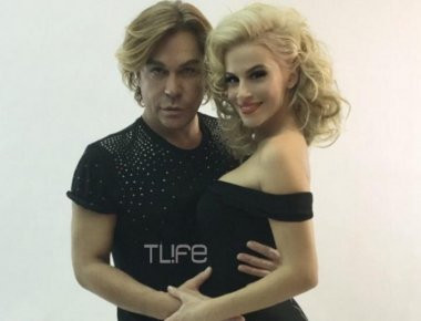 Ν.Μπουλέ: Ποζάρει με τους συμπρωταγωνιστές της στο “Grease” (φωτό)